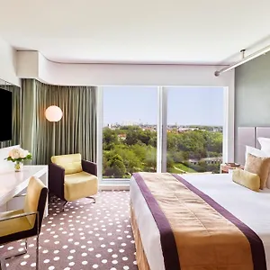 ***** Hotel Barriere Francia
